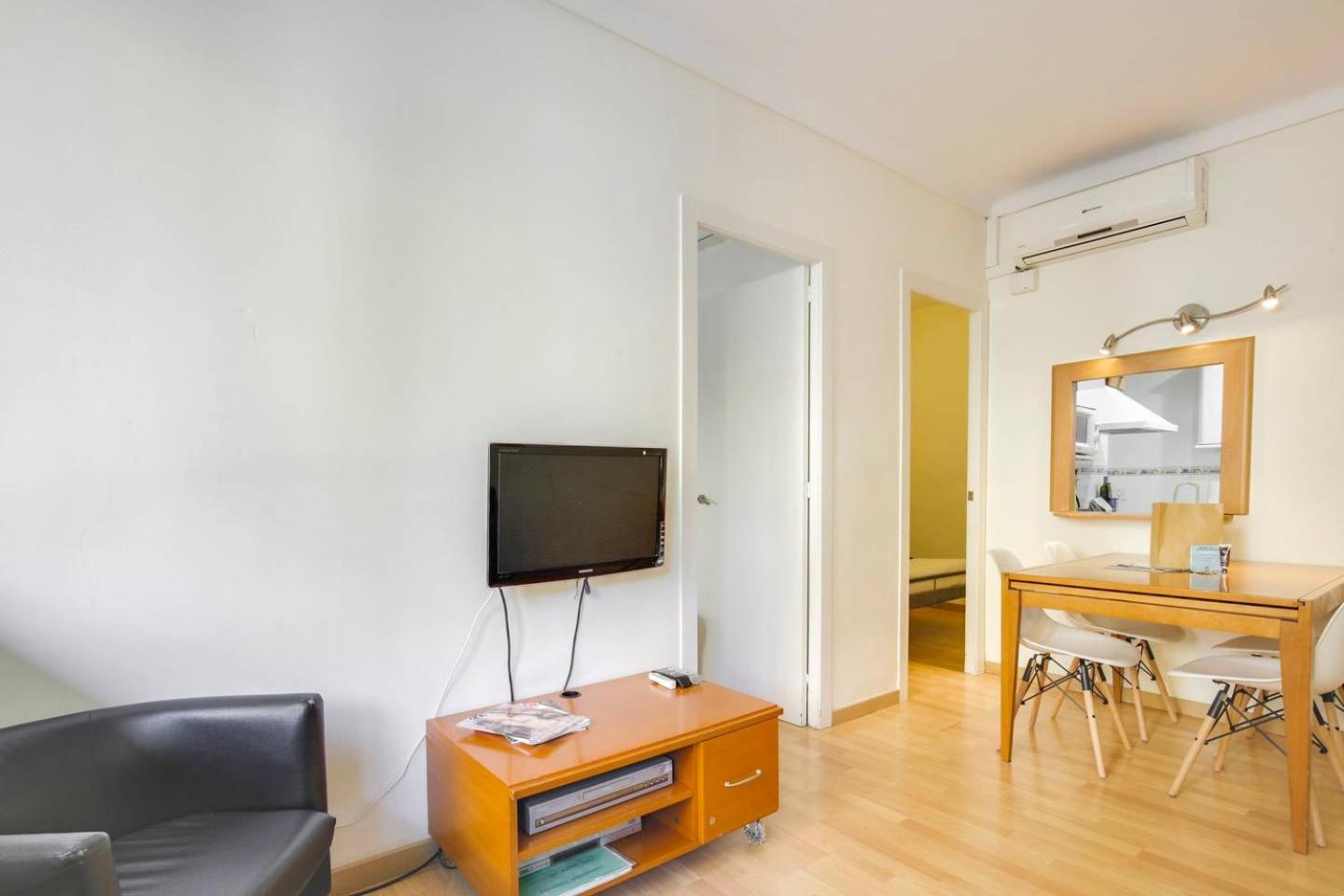 Cozy 2 Bedroom Next To Arc De Triomf Barcelona Exterior photo