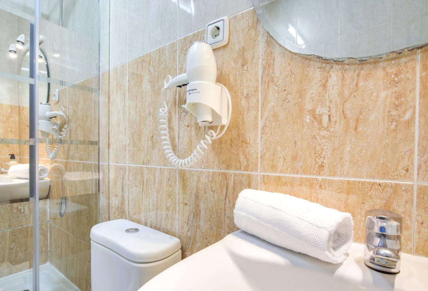 Cozy 2 Bedroom Next To Arc De Triomf Barcelona Exterior photo